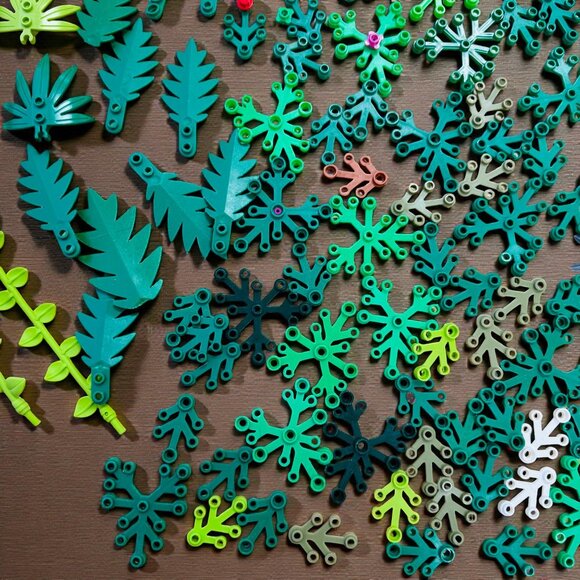 LEGO Foliage & Flowers Bulk Lot Leaves Plants Greens Blossoms Landscaping Parts - Picture 5 of 5